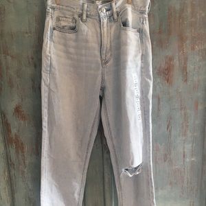 NWT American Eagle Mom Jeans Size 4